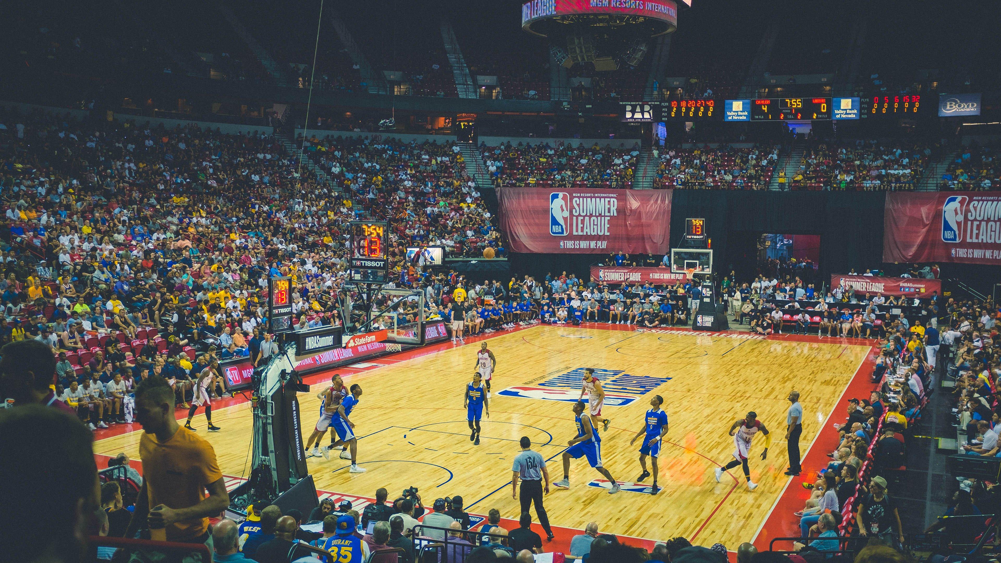 电竞产业蓬勃发展，全球赛事热度再创新高